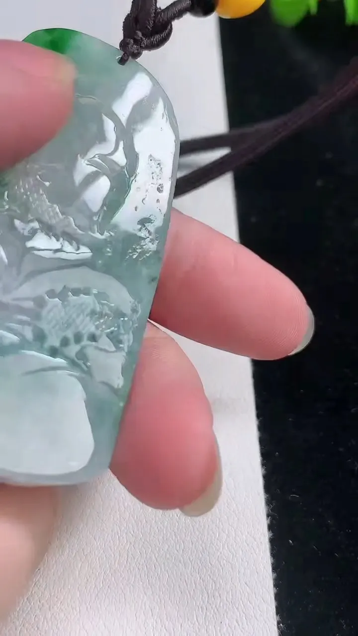 天然A货翡翠山水牌吊坠，尺寸60.7-40-11，重:45.34g
8月22日