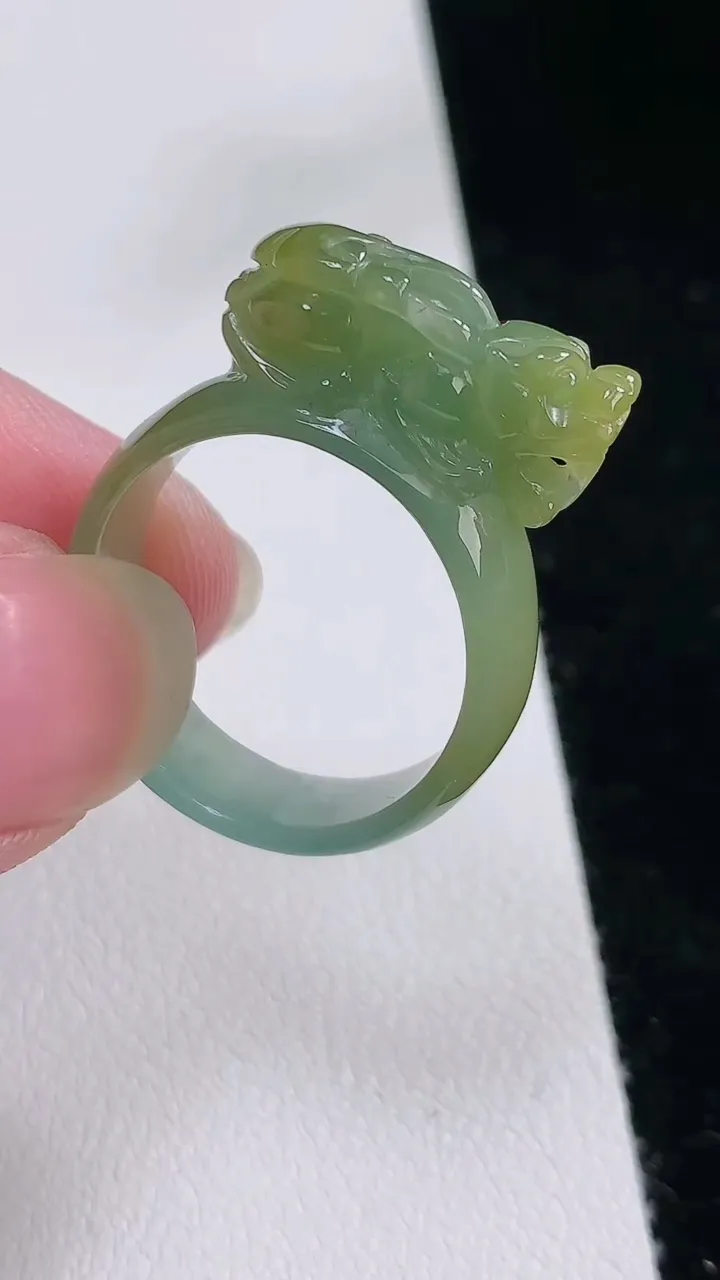 天然A货翡翠蓝水双彩貔貅指环戒指，尺寸20.2，重:5.34g2025年8月23日
工厂直销收藏佳品