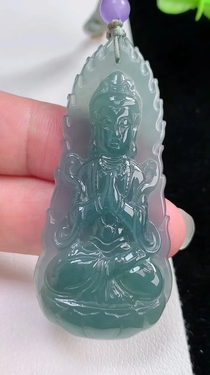 天然A货翡翠蓝水观音菩萨吊坠，尺寸63-29-5.8，重:18.39g
8月23日