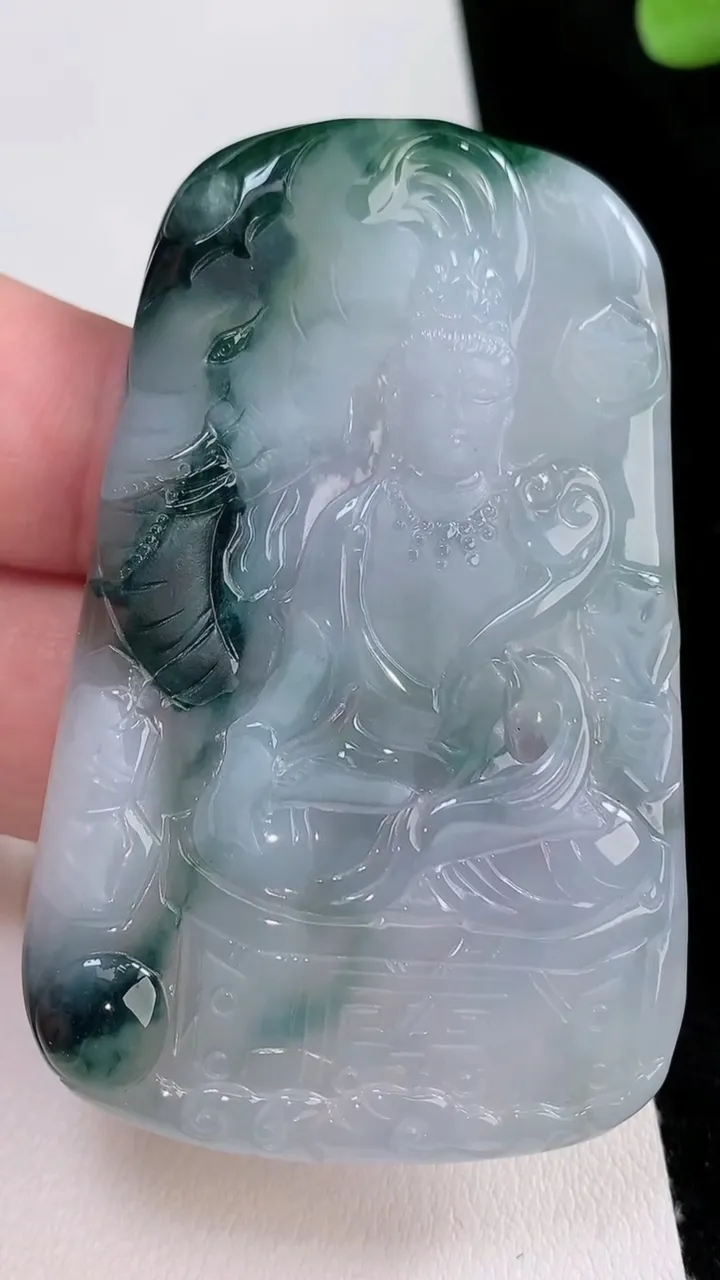 天然A货翡翠飘花普贤菩萨吊坠，尺寸63-40-5.7，重量:35.34g
8月23日