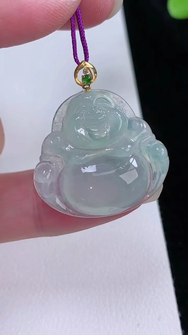 天然A货翡翠佛公吊坠，尺寸26-28-5.2，重量:5.64g
8月23日