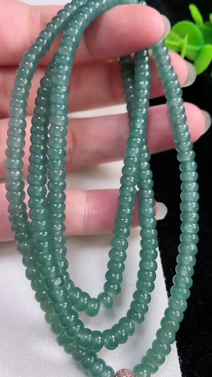 天然A货翡翠蓝水算盘珠项链128颗，尺寸5.3，重:42.96g
8月23日