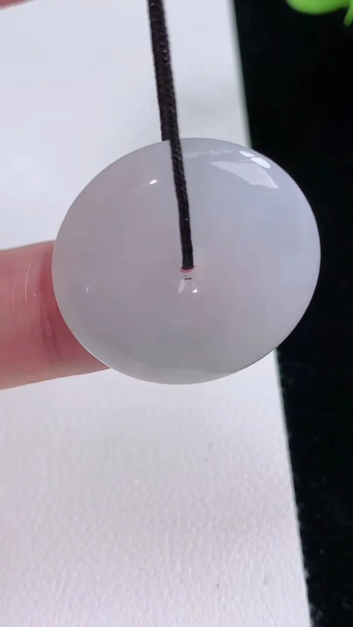 天然A货翡翠平安扣吊坠，尺寸25.8-5，重量:7.52g
8月23日