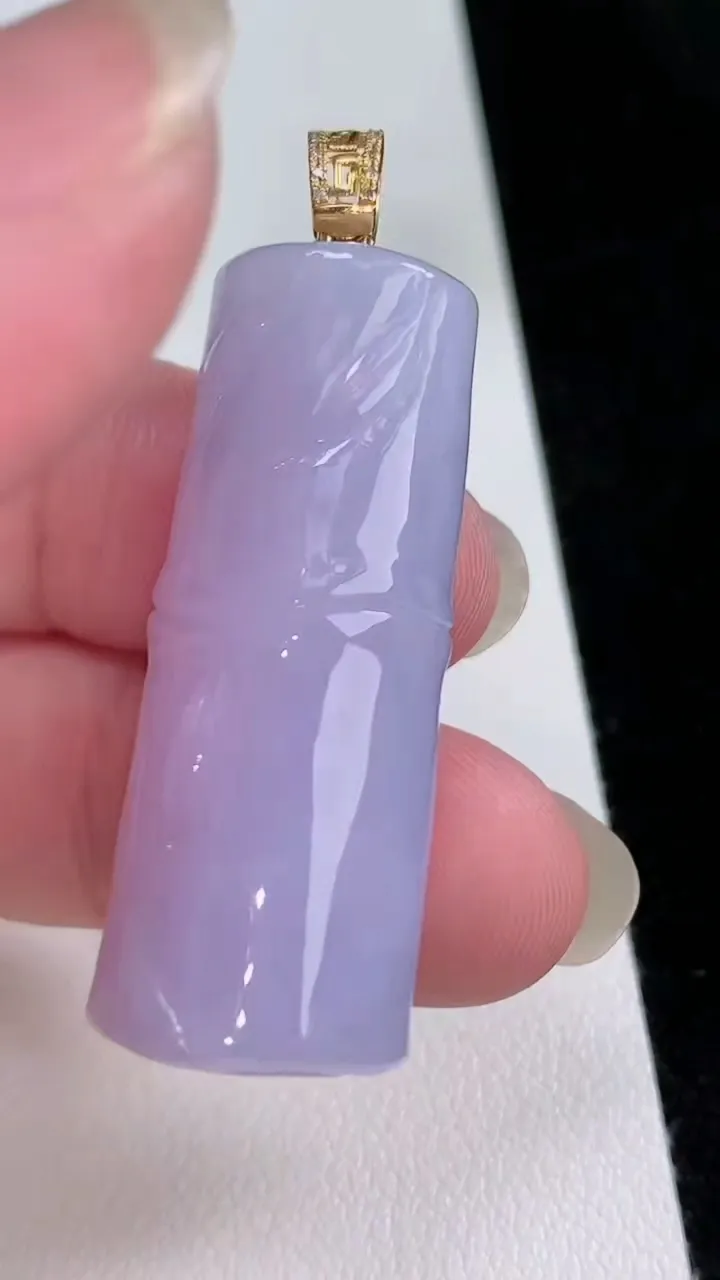 天然A货翡翠18k金紫罗兰节节高升 竹节吊坠，尺寸48-15.7-12.2，重量:18.90g
8月23日