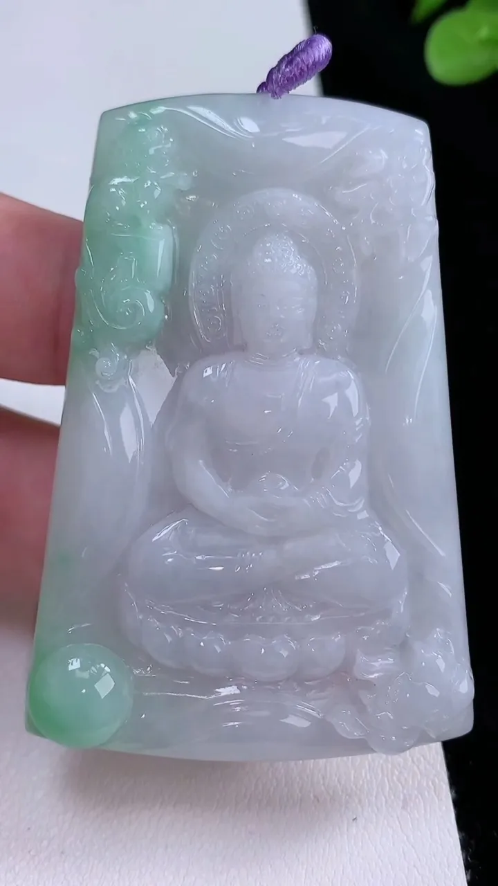 天然A货翡翠大日如来吊坠，尺寸63.5-43.7-5.5，重量:33.32g
8月23日
