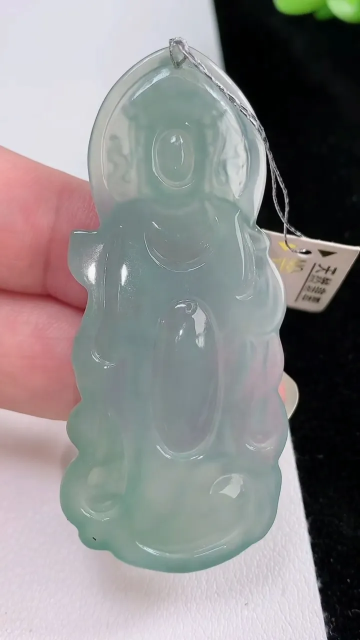 天然A货翡翠大势至观音菩萨吊坠，尺寸65.6-28-5，重量:18.65g
8月23日
