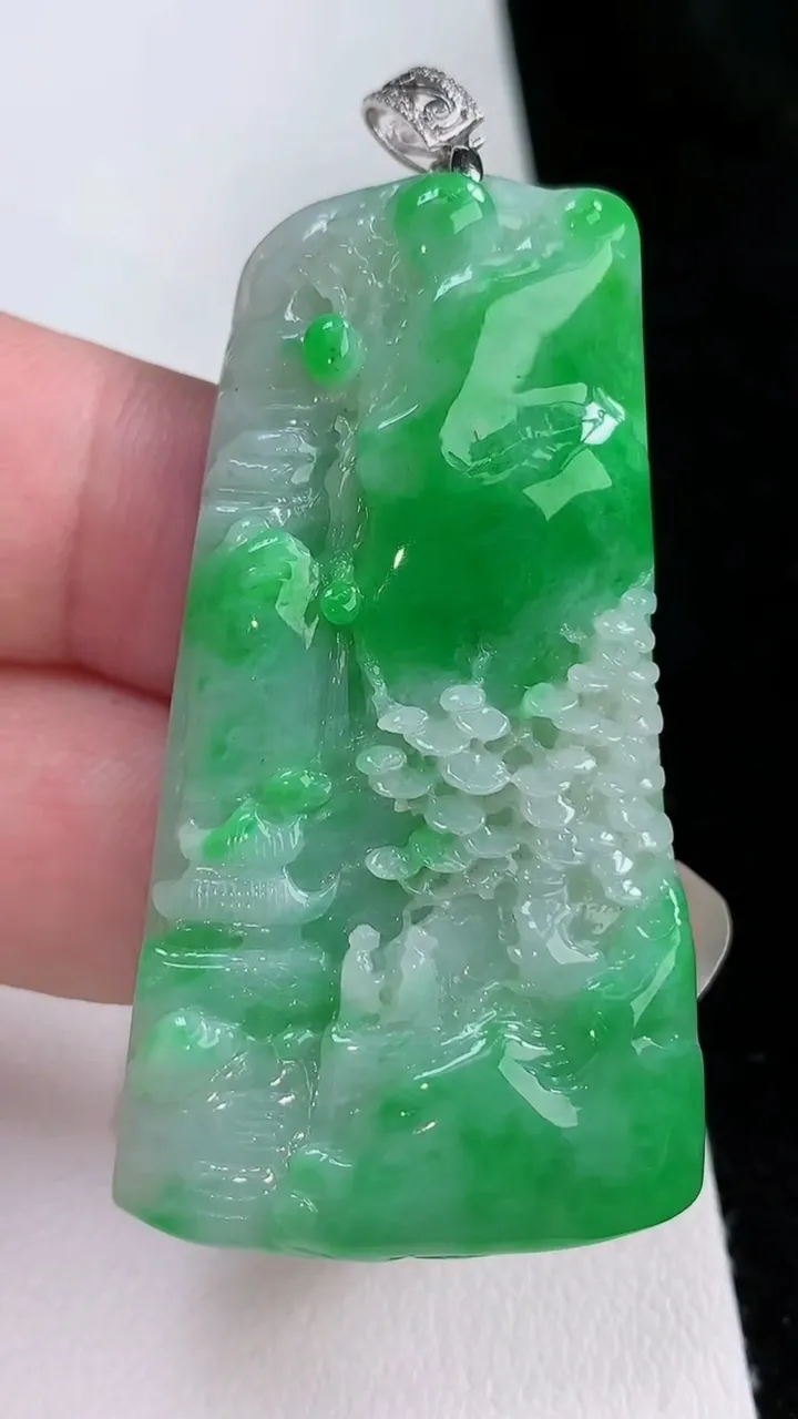 天然A货翡翠山水牌吊坠，尺寸52.2-29-6，重量:21.50g
8月23日