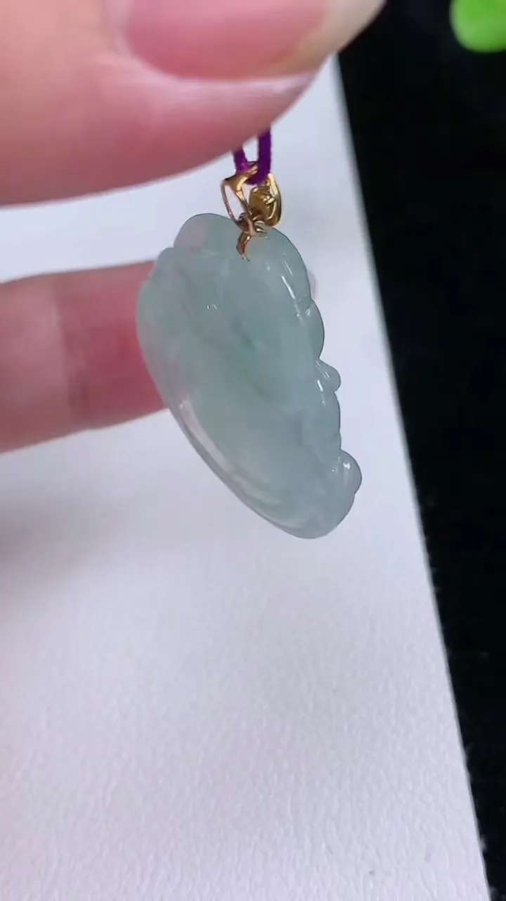 天然A货翡翠佛公吊坠，尺寸26-28-5.2，重量:5.64g
8月23日