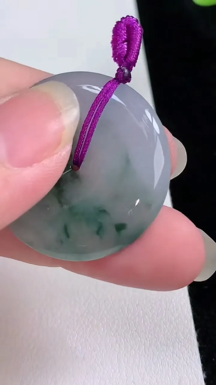 天然A货翡翠飘花平安扣吊坠，尺寸33.5-5.6，重量:13.79g
8月23日