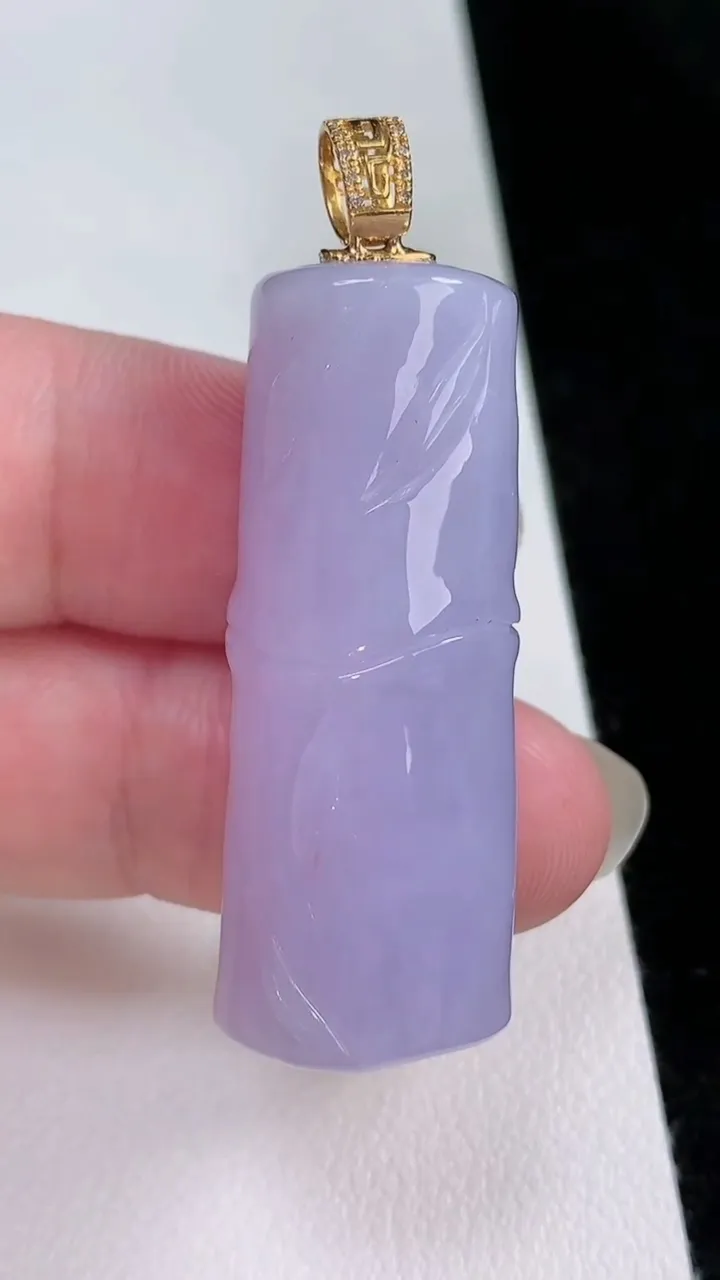 天然A货翡翠18k金紫罗兰节节高升 竹节吊坠，尺寸48-15.7-12.2，重量:18.90g
8月