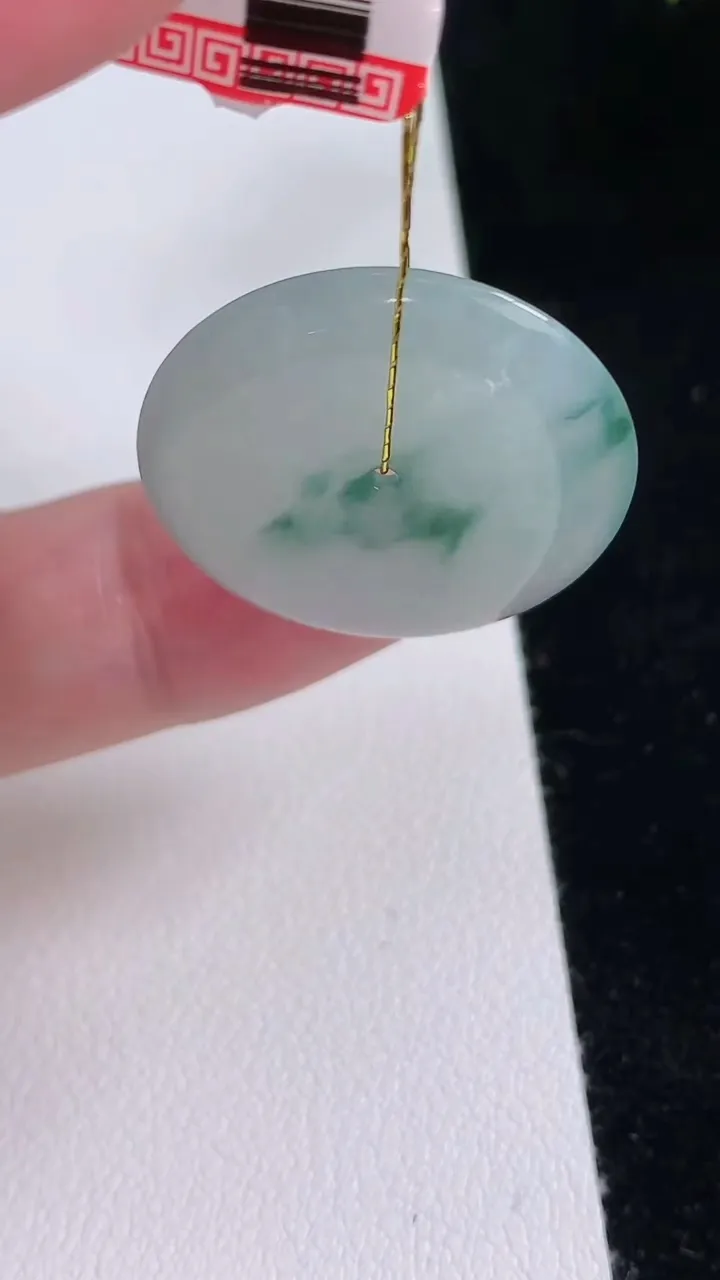 天然A货翡翠飘花平安扣吊坠，尺寸25.4-3.4，重量:5.57g
8月23日