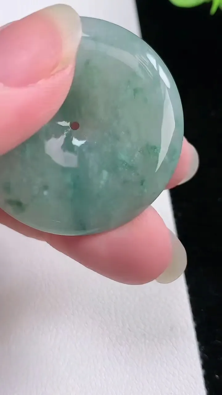 天然A货翡翠飘花平安扣吊坠，尺寸38.5-5.5，重:18.22g
8月23日