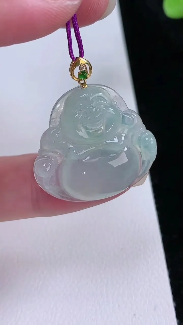 天然A货翡翠佛公吊坠，尺寸26-28-5.2，重量:5.64g
8月23日