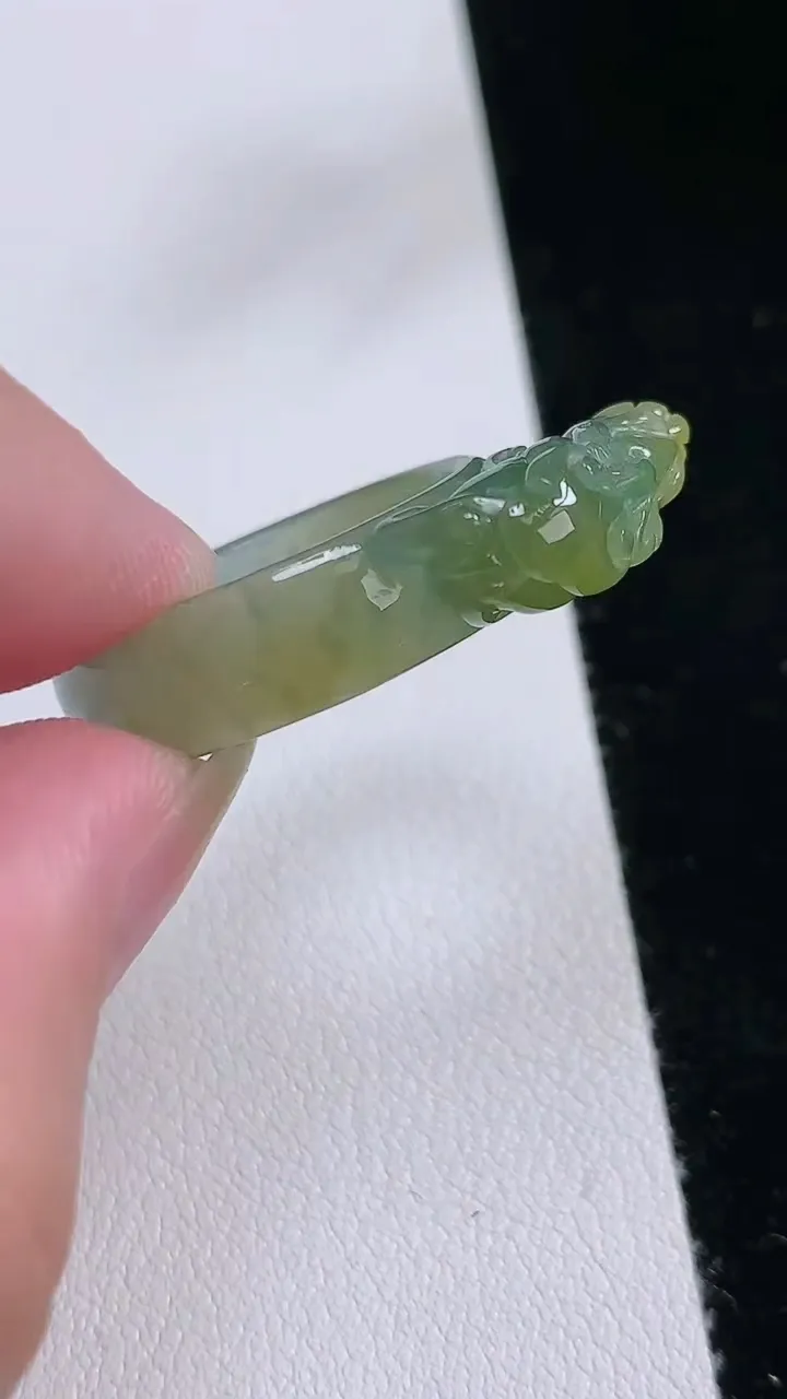 天然A货翡翠蓝水双彩貔貅指环戒指，尺寸20.2，重:5.34g2025年8月23日
工厂直销收藏佳品,种好水足，色泽均匀，有种有色，上手高大气！