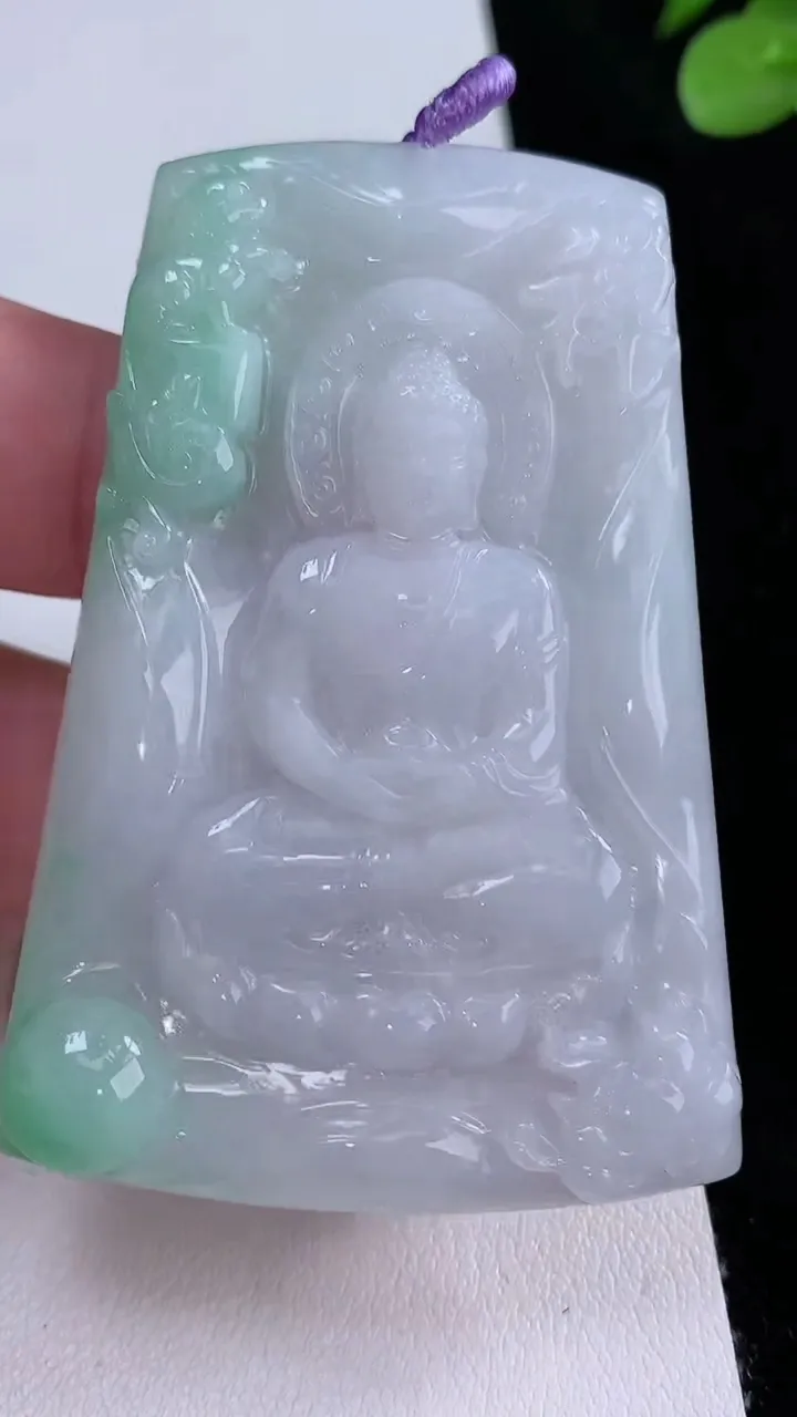 天然A货翡翠大日如来吊坠，尺寸63.5-43.7-5.5，重量:33.32g
8月23日