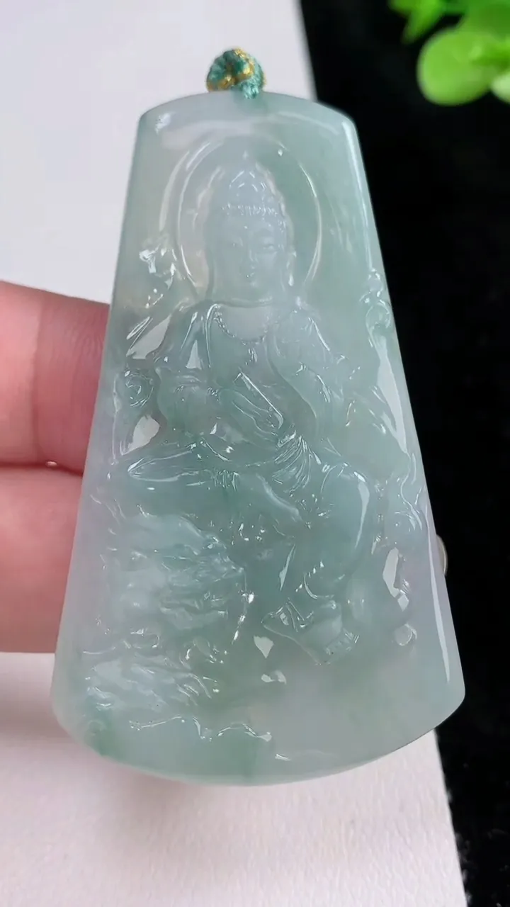 天然A货翡翠文殊菩萨吊坠，尺寸63.4-37-4.5，重量:21.74g
8月23日