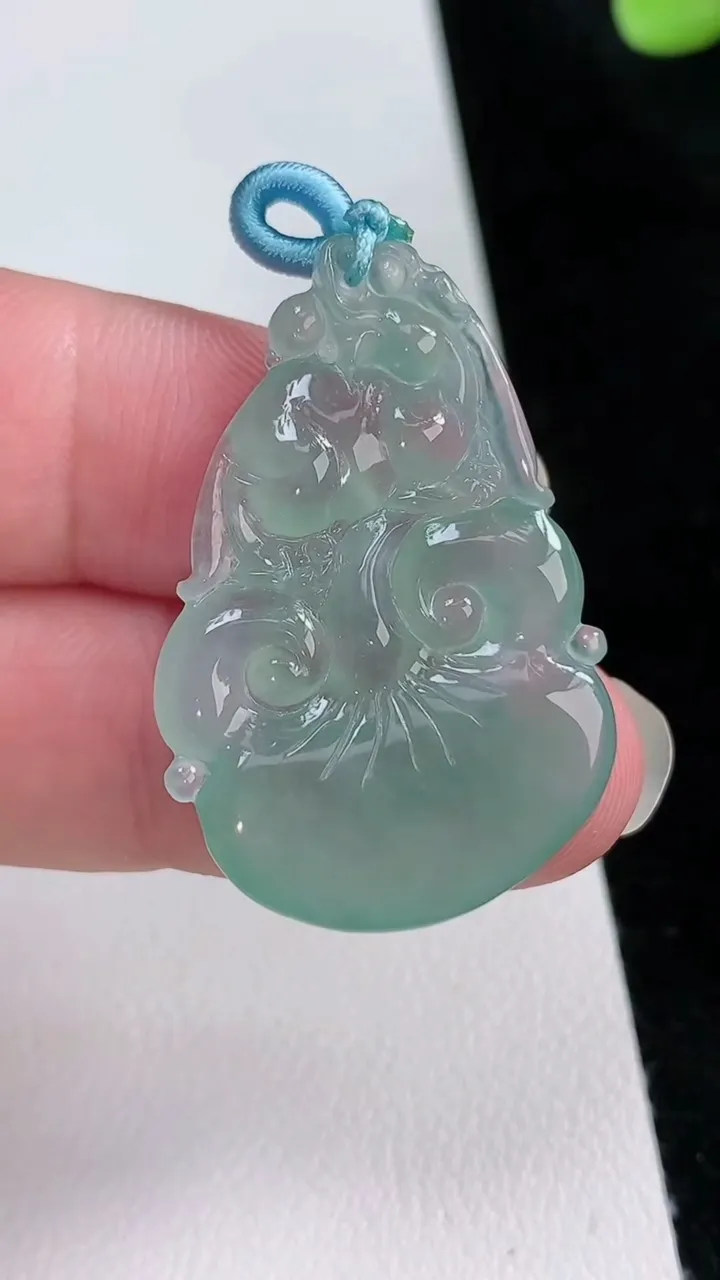 天然A货翡翠今非昔比 蜥蜴吊坠，尺寸35.4-23.6-5，重量:6.63g
8月23日