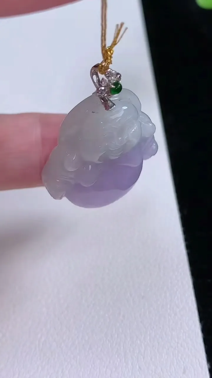 天然A货翡翠18k金紫罗兰佛公吊坠，尺寸27.3-23.6-8.5，重量:10.00g
8月23日