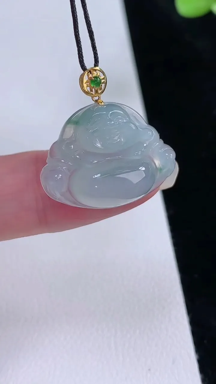 天然A货翡翠种飘花佛公吊坠，尺寸18-24-6.5，重量:4.40g
8月23日