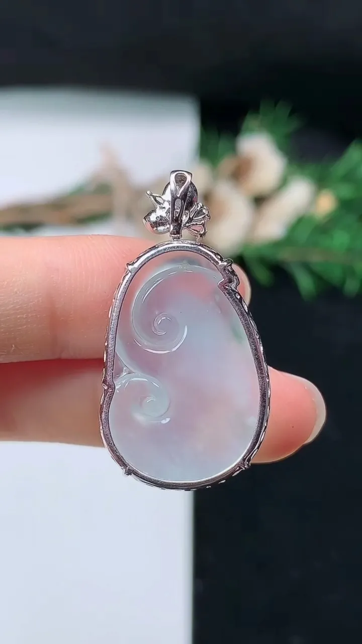 天然A货翡翠如意吊坠，尺寸26-18-7，重量:5.00g
8月23日