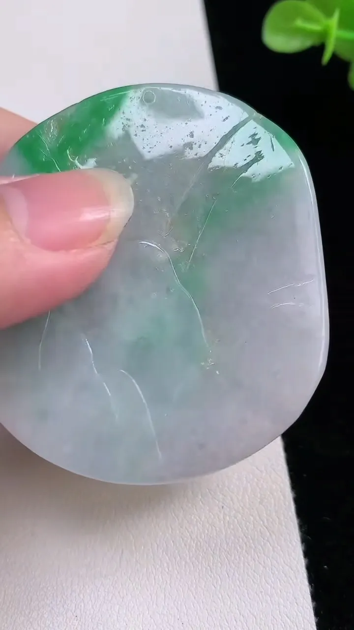天然A货翡翠山水牌吊坠，尺寸53.5-47-13，重:66.00g
8月23日