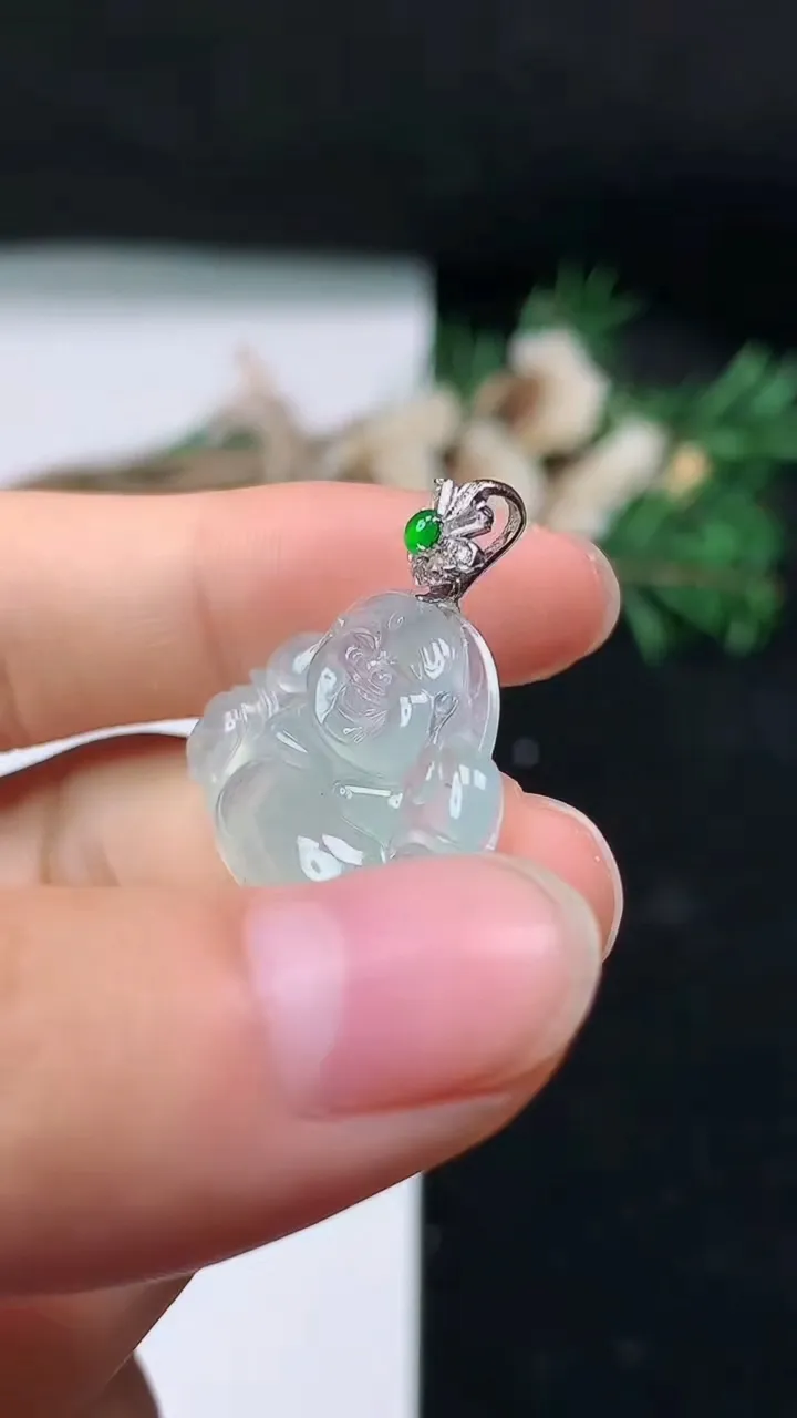 天然A货翡翠佛公吊坠，尺寸19.5-29.3-5.4，重量:4.76g
8月23日