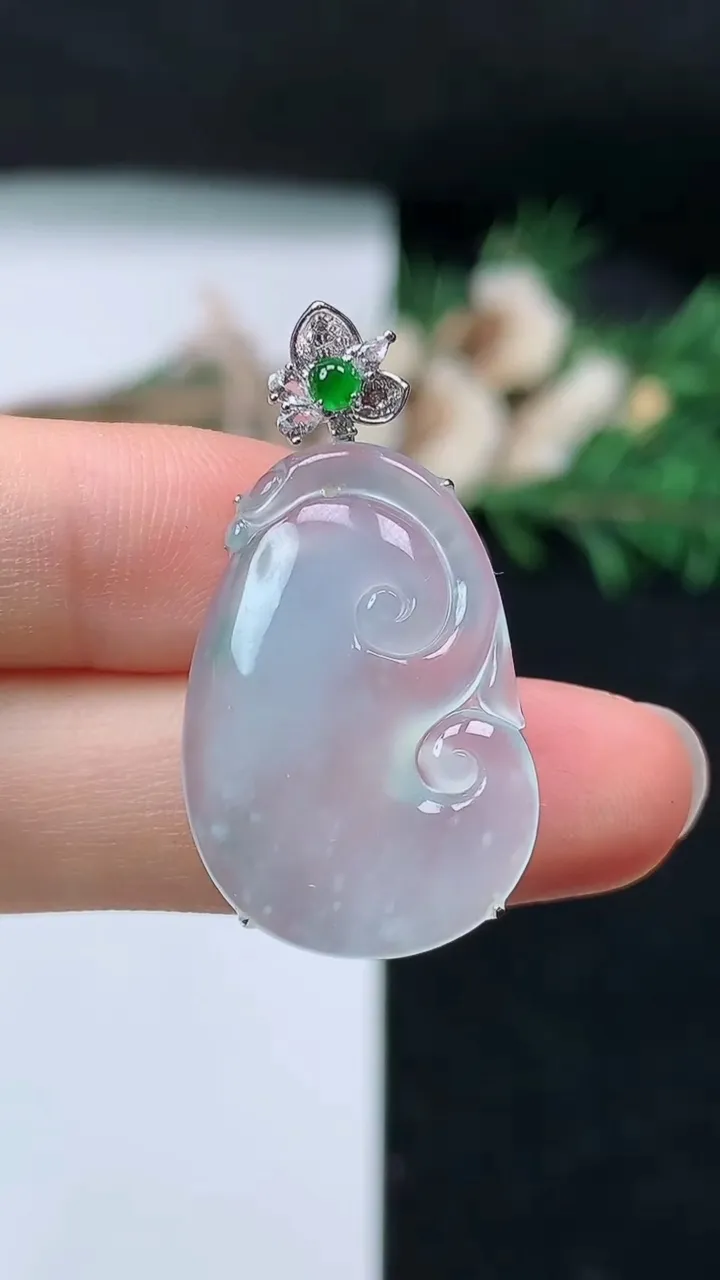 天然A货翡翠如意吊坠，尺寸26-18-7，重量:5.00g
8月23日
