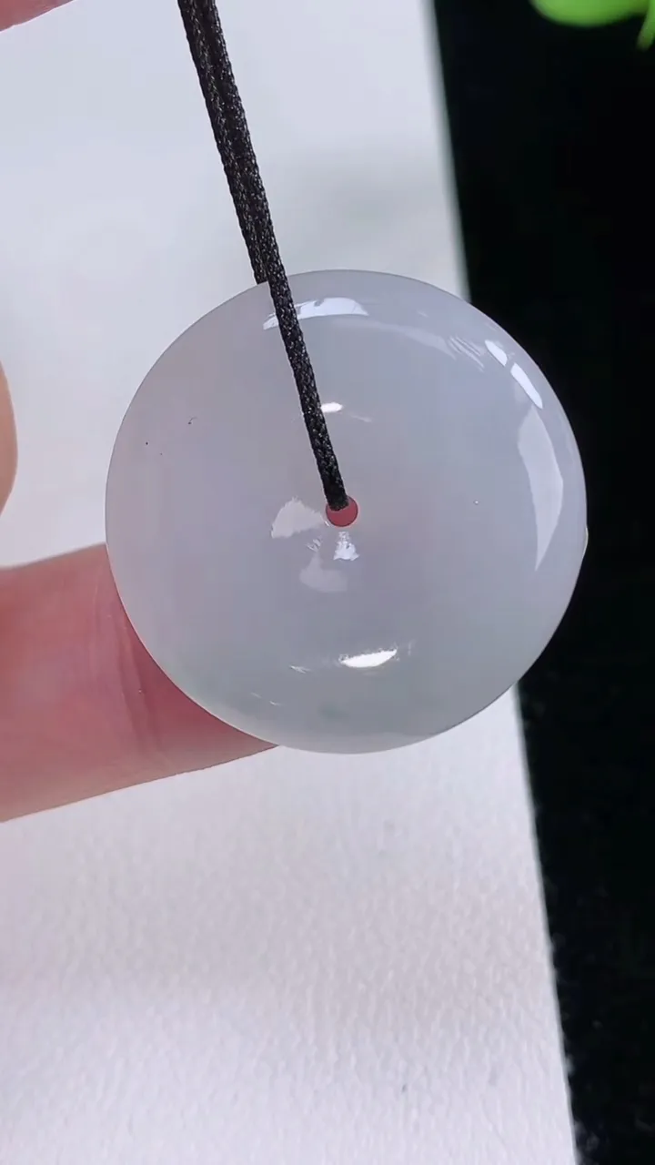 天然A货翡翠平安扣吊坠，尺寸25.8-5，重量:7.52g
8月23日