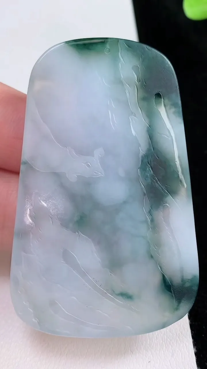 天然A货翡翠飘花普贤菩萨吊坠，尺寸63-40-5.7，重量:35.34g
8月23日