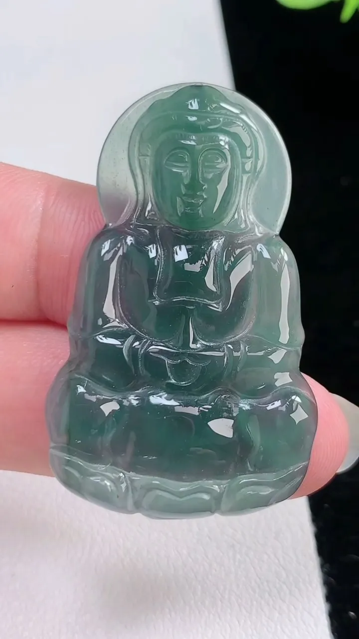 天然A货翡翠蓝水观音菩萨吊坠，尺寸46.8-29.6-4.2，重:9.55g
8月23日