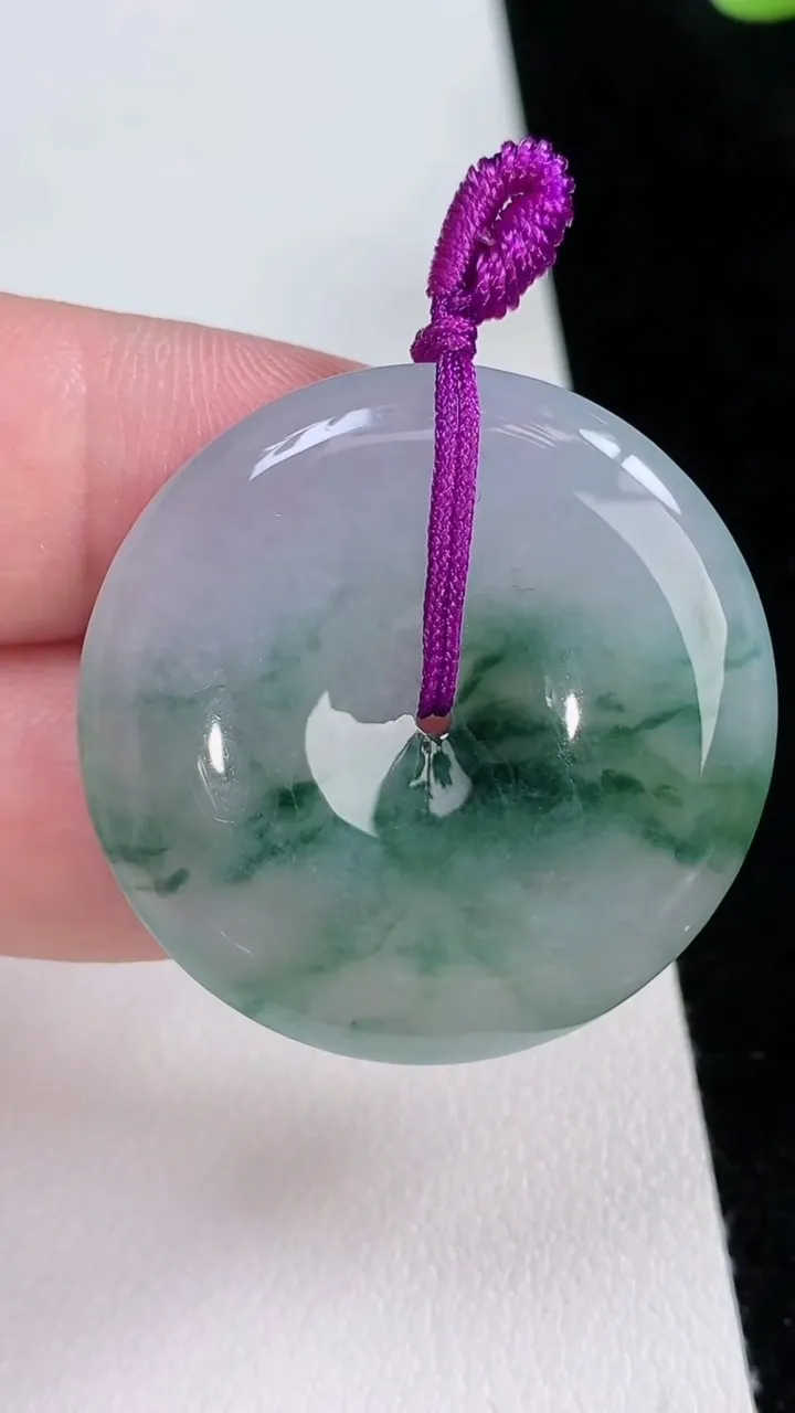 天然A货翡翠飘花平安扣吊坠，尺寸33.5-5.6，重量:13.79g
8月23日