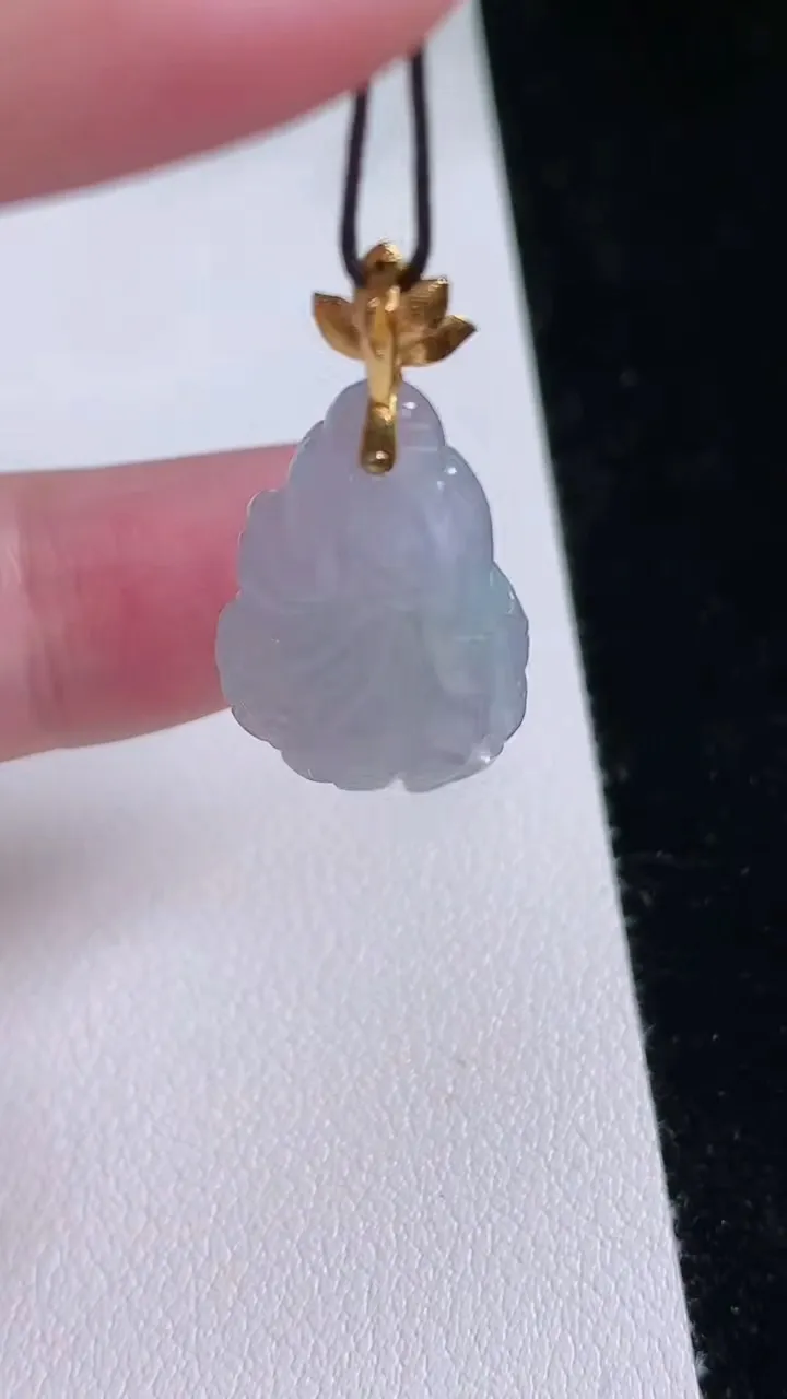 天然A货翡翠白菜吊坠，尺寸26.6-15.2-8，重量:4.62g
8月23日