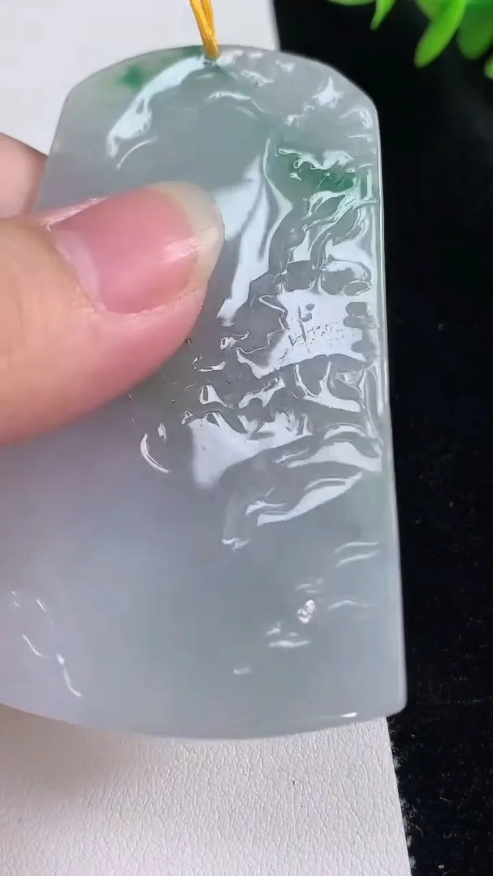 天然A货翡翠山水牌吊坠，尺寸71.6-45.5-4.8，重量:37.15g
8月23日