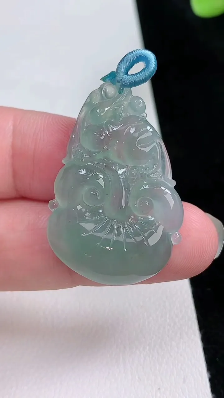 天然A货翡翠今非昔比 蜥蜴吊坠，尺寸35.4-23.6-5，重量:6.63g
8月23日