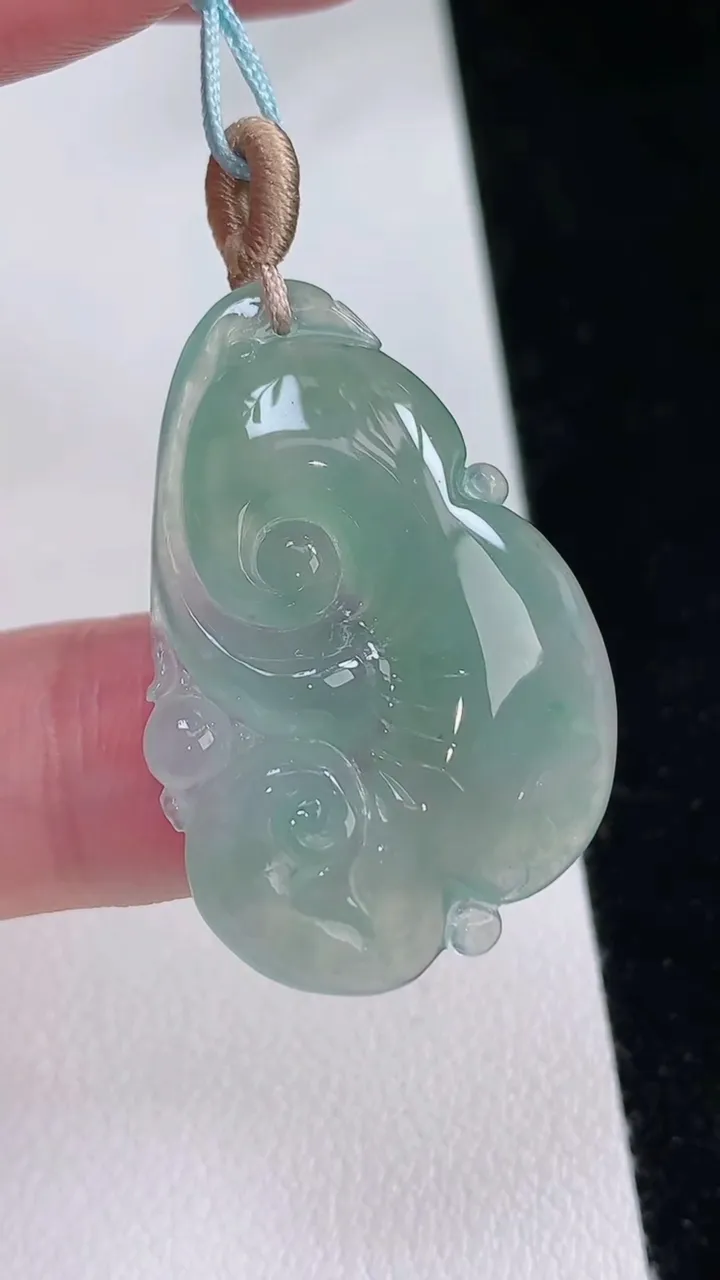 天然A货翡翠如意吊坠，尺寸33.6-22.6-5.3，重量:6.16g
8月23日