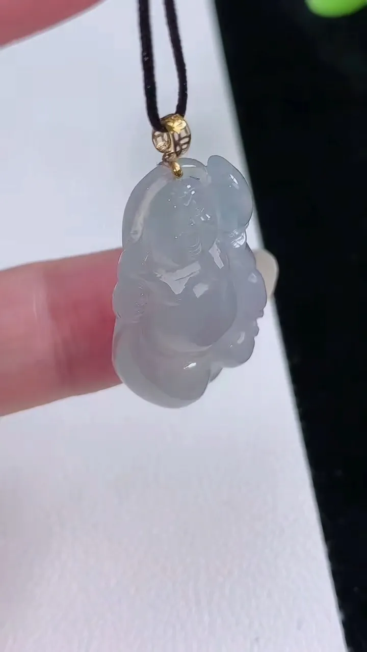 天然A货翡翠种白冰布袋佛吊坠，尺寸30-18-5.7，重量:5.27g
8月23日
