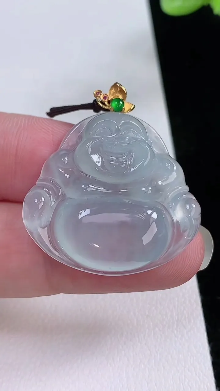 天然A货翡翠种白冰佛公吊坠，尺寸28.6-30.8-5.6，重量:8.20g
8月23日