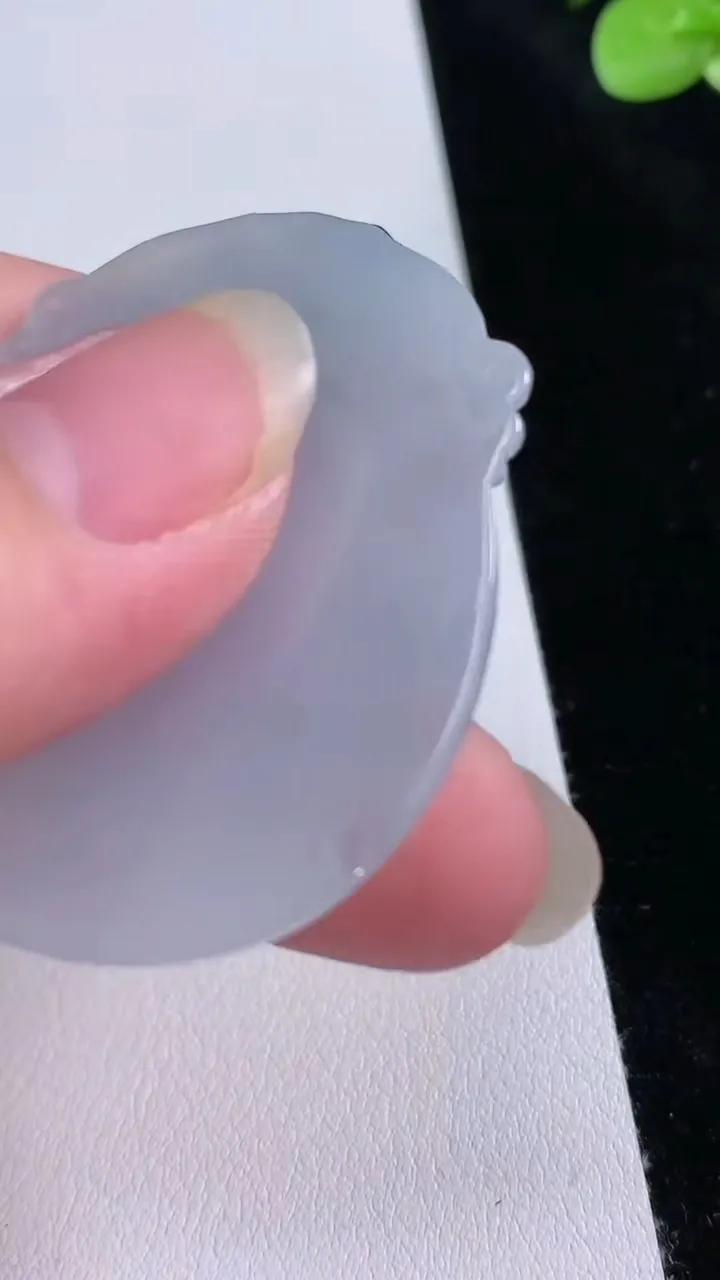 天然A货翡翠紫罗兰生肖羊吊坠，尺寸46.4-39.5-5.6，重量:19.79g
8月23日