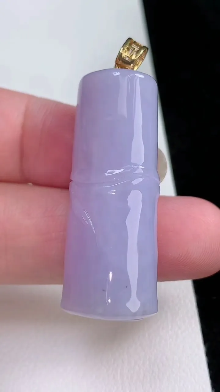 天然A货翡翠18k金紫罗兰节节高升 竹节吊坠，尺寸48-15.7-12.2，重量:18.90g
8月23日