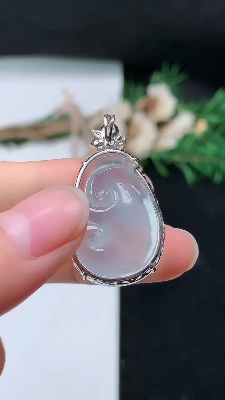 天然A货翡翠如意吊坠，尺寸26-18-7，重量:5.00g
8月23日