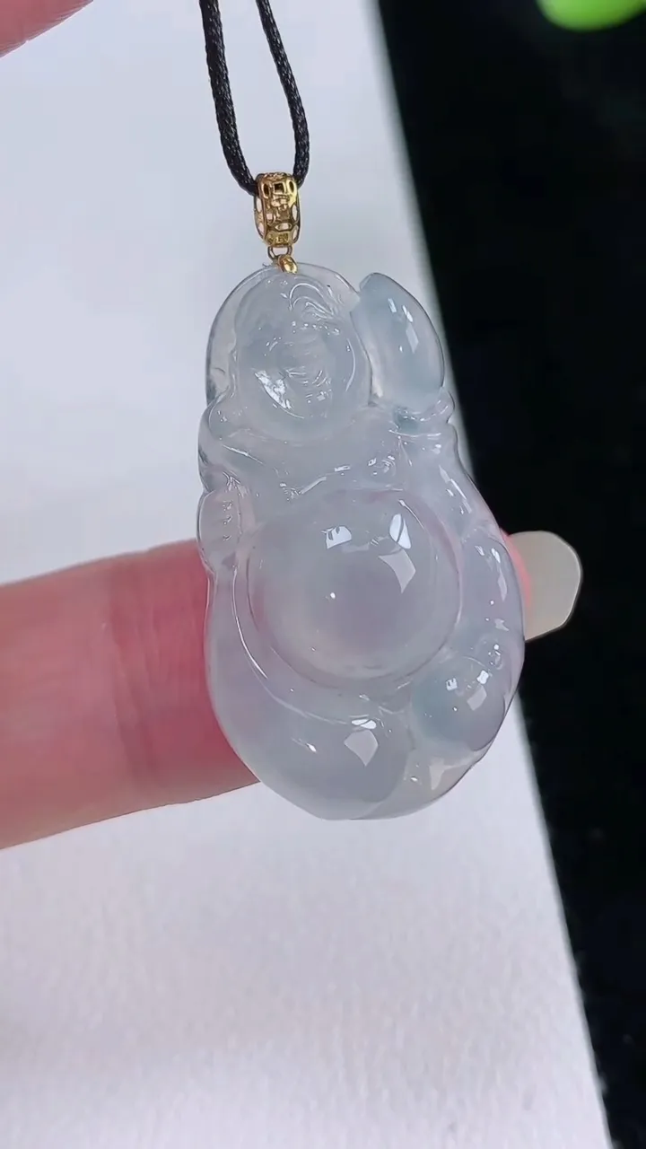天然A货翡翠种白冰布袋佛吊坠，尺寸30-18-5.7，重量:5.27g
8月23日