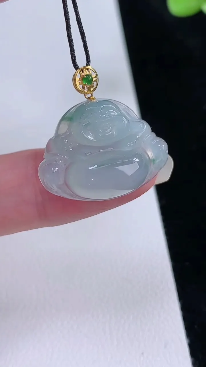 天然A货翡翠种飘花佛公吊坠，尺寸18-24-6.5，重量:4.40g
8月23日