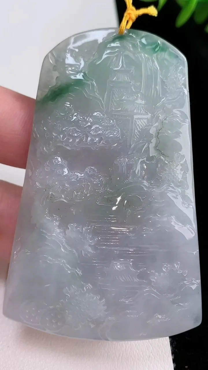 天然A货翡翠山水牌吊坠，尺寸71.6-45.5-4.8，重量:37.15g
8月23日