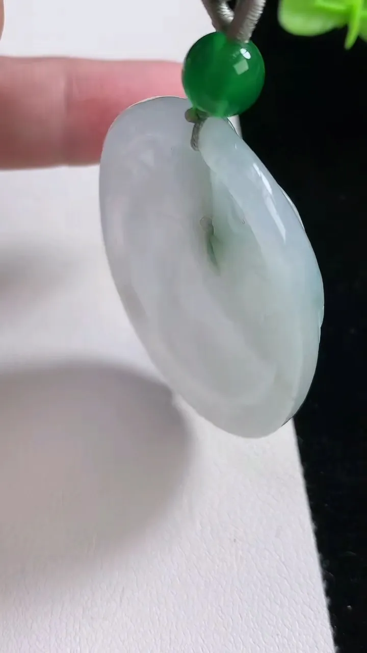 天然A货翡翠飘花普贤菩萨吊坠，尺寸51.3-39.8-6.3，重:24.69g
8月23日