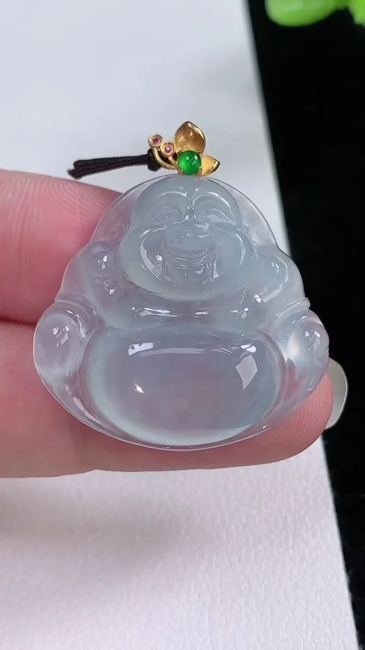 天然A货翡翠种白冰佛公吊坠，尺寸28.6-30.8-5.6，重量:8.20g
8月23日