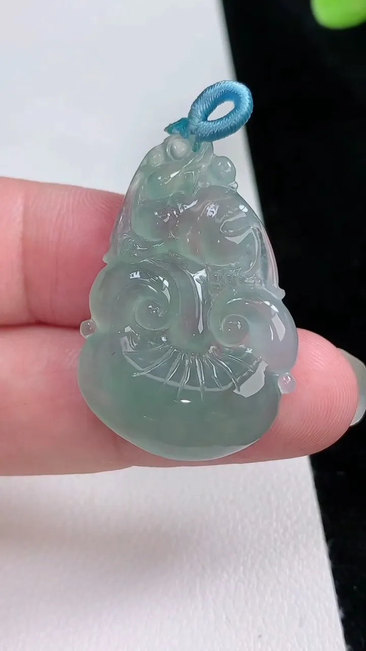 天然A货翡翠今非昔比 蜥蜴吊坠，尺寸35.4-23.6-5，重量:6.63g
8月23日