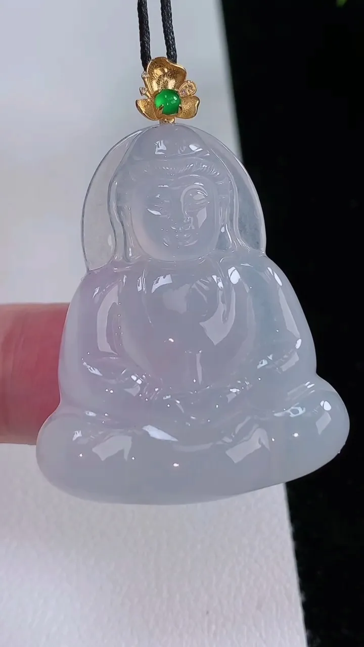 天然A货翡翠种白冰观音菩萨吊坠，尺寸35.5-29.8-4.7，重量:8.59g
8月24日