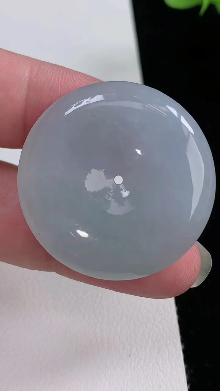 天然A货翡翠平安扣吊坠，尺寸34.5-5.7，重量:15.19g
8月24日