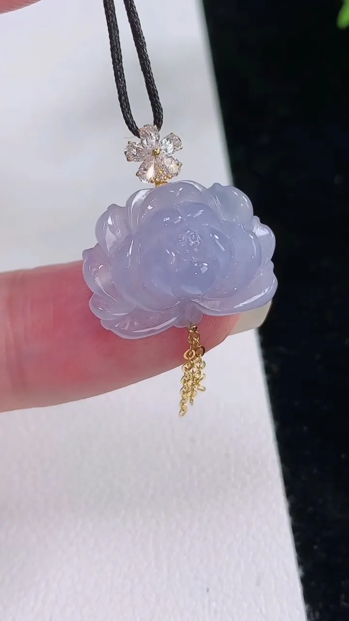 天然A货翡翠18k金紫罗兰和和美美 荷花吊坠，尺寸14.2-19.5-7，重量:3.06g
8月24日