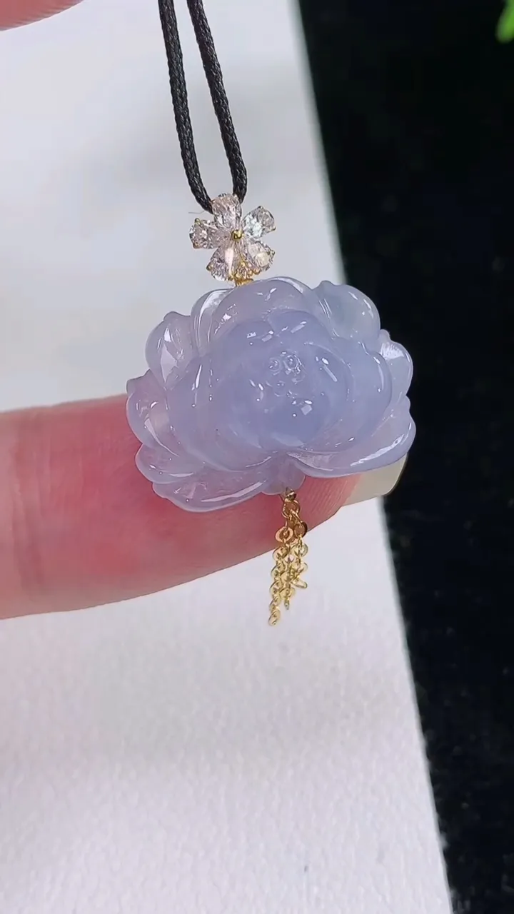 天然A货翡翠18k金紫罗兰和和美美 荷花吊坠，尺寸14.2-19.5-7，重量:3.06g
8月24